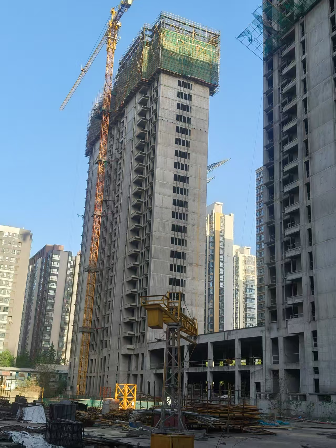 中石油下属子公司组织职工团购商品房“烂尾”：逾期9年仍未交房涉及资金过亿(图1)